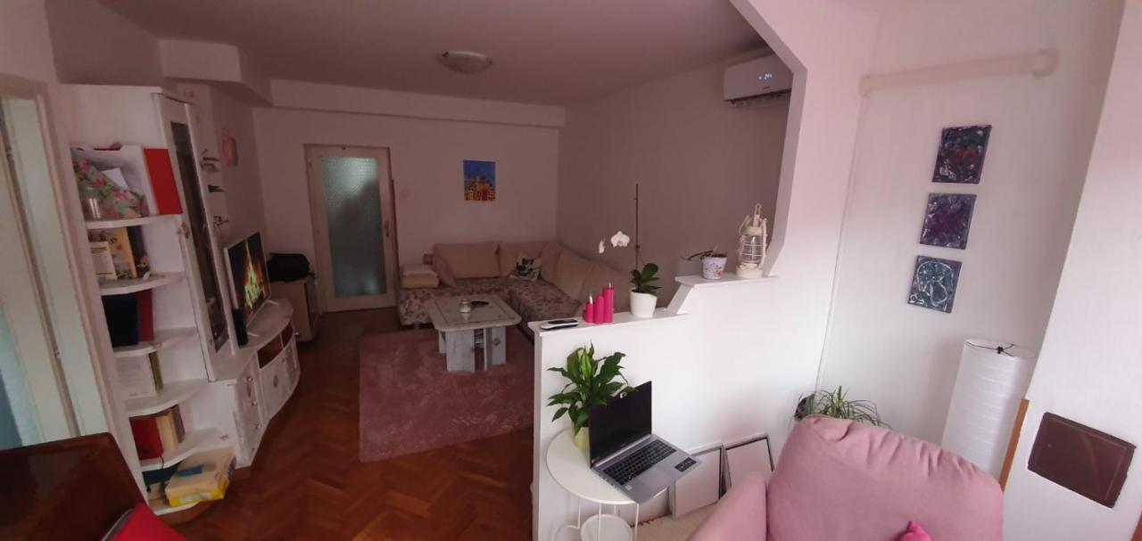 Daisy Apartment Pula Exterior photo
