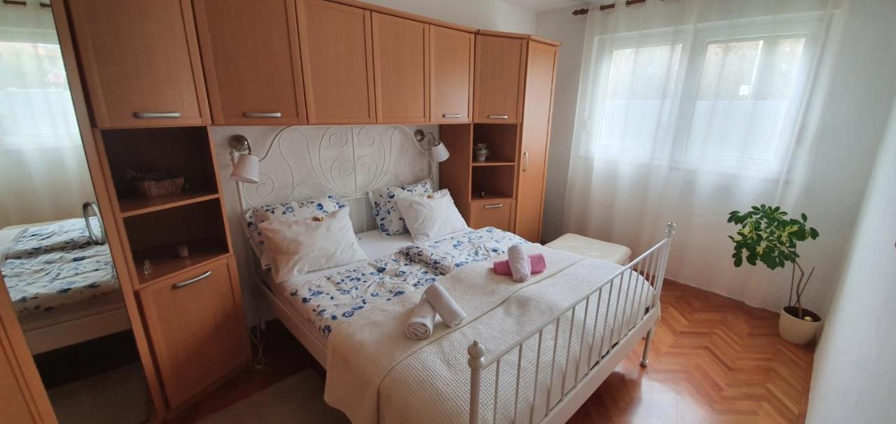 Daisy Apartment Pula Exterior photo