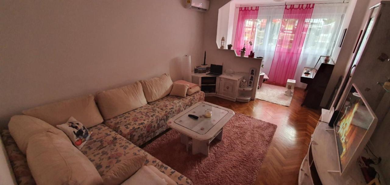 Daisy Apartment Pula Exterior photo