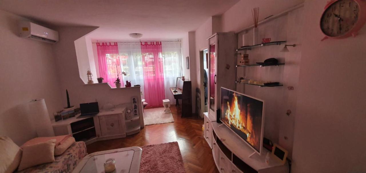 Daisy Apartment Pula Exterior photo